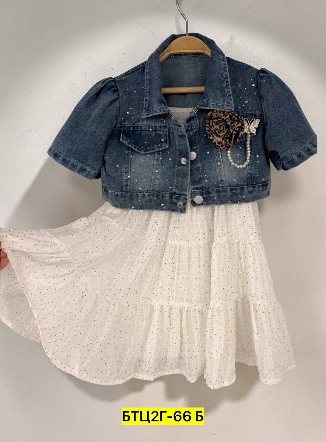 куртка джинсовая,джинсовые куртки женские,джинсовая куртка со стразами,джинсовая куртка для девочек,брошь на джинсовой куртке