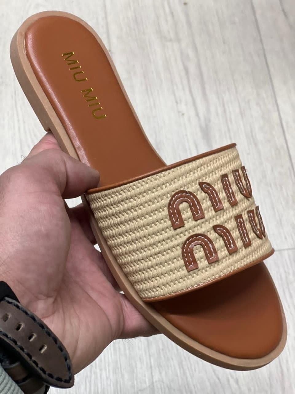 шлепанцы fendi,,босоножки fendi,тапочки fendi,fendi шлепки