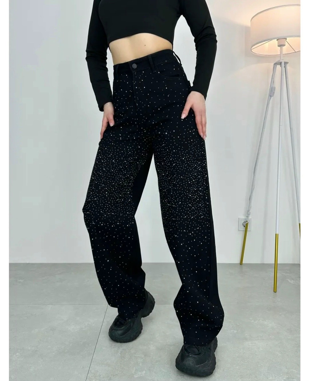 джинсы прямые со стразами черные le o 222675248,джинсы со стразами,женские джинсы со стразами,джинсы широкие со стразами,черные широкие джинсы со стразами