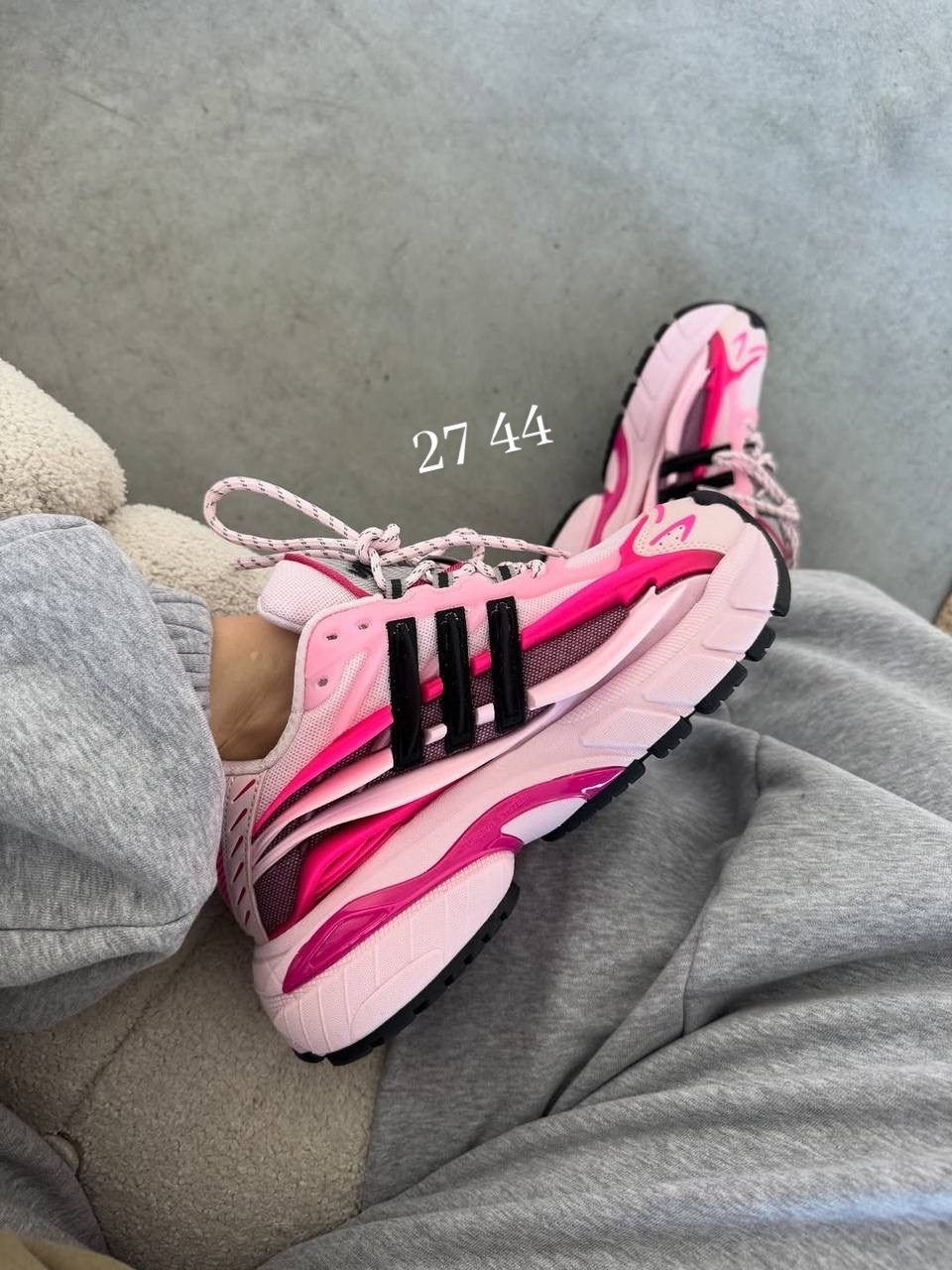 ,кроссовки женскиe,кроссовки adidas,повседневные кроссовки,женские кроссовки adidas