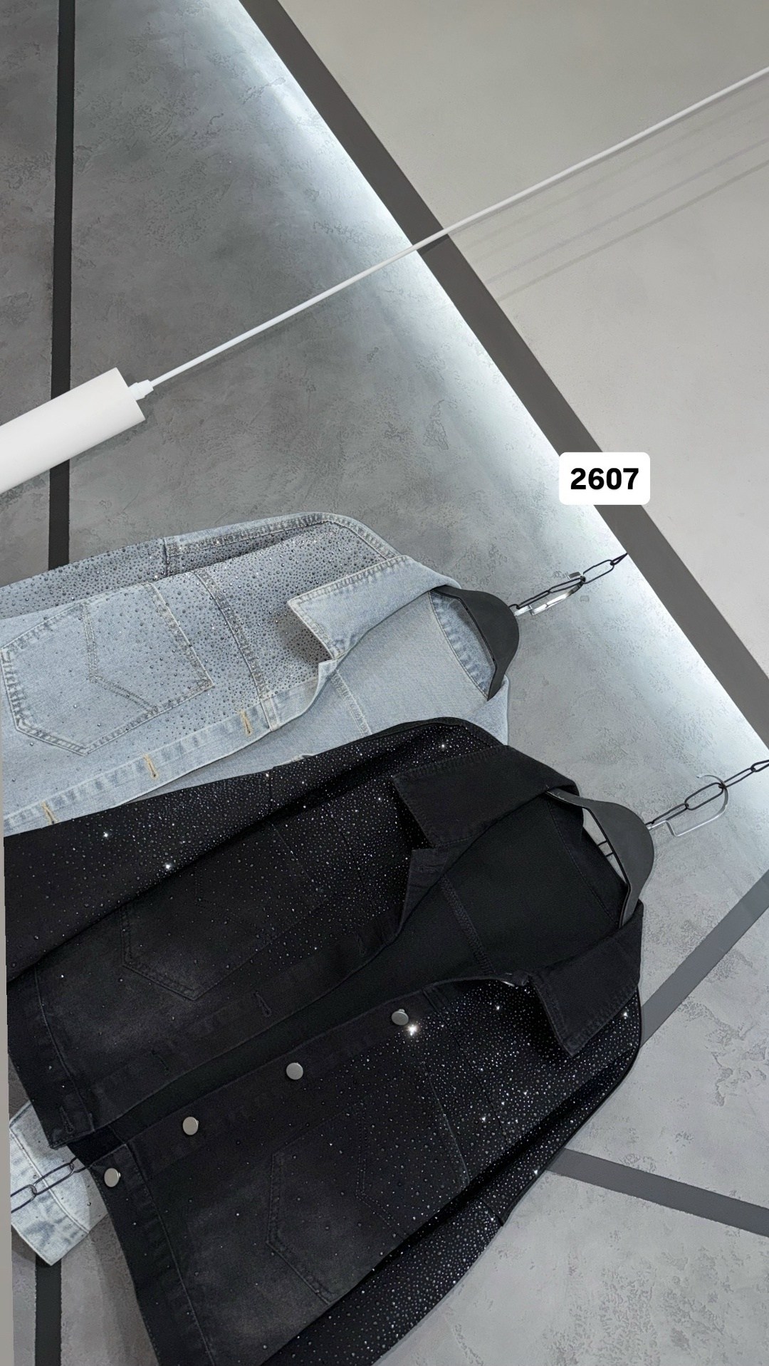 джинсовая куртка,женская джинсовая куртка с отложным воротником,куртка модная,джинсовая куртка со стразами,куртка женская джинсовая