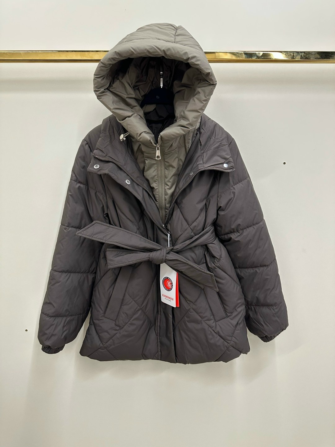 куртка женская,куртка женская демисезонная,стеганая куртка с поясом и капюшоном каппучино k91 sn,куртка,куртка женская зимняя