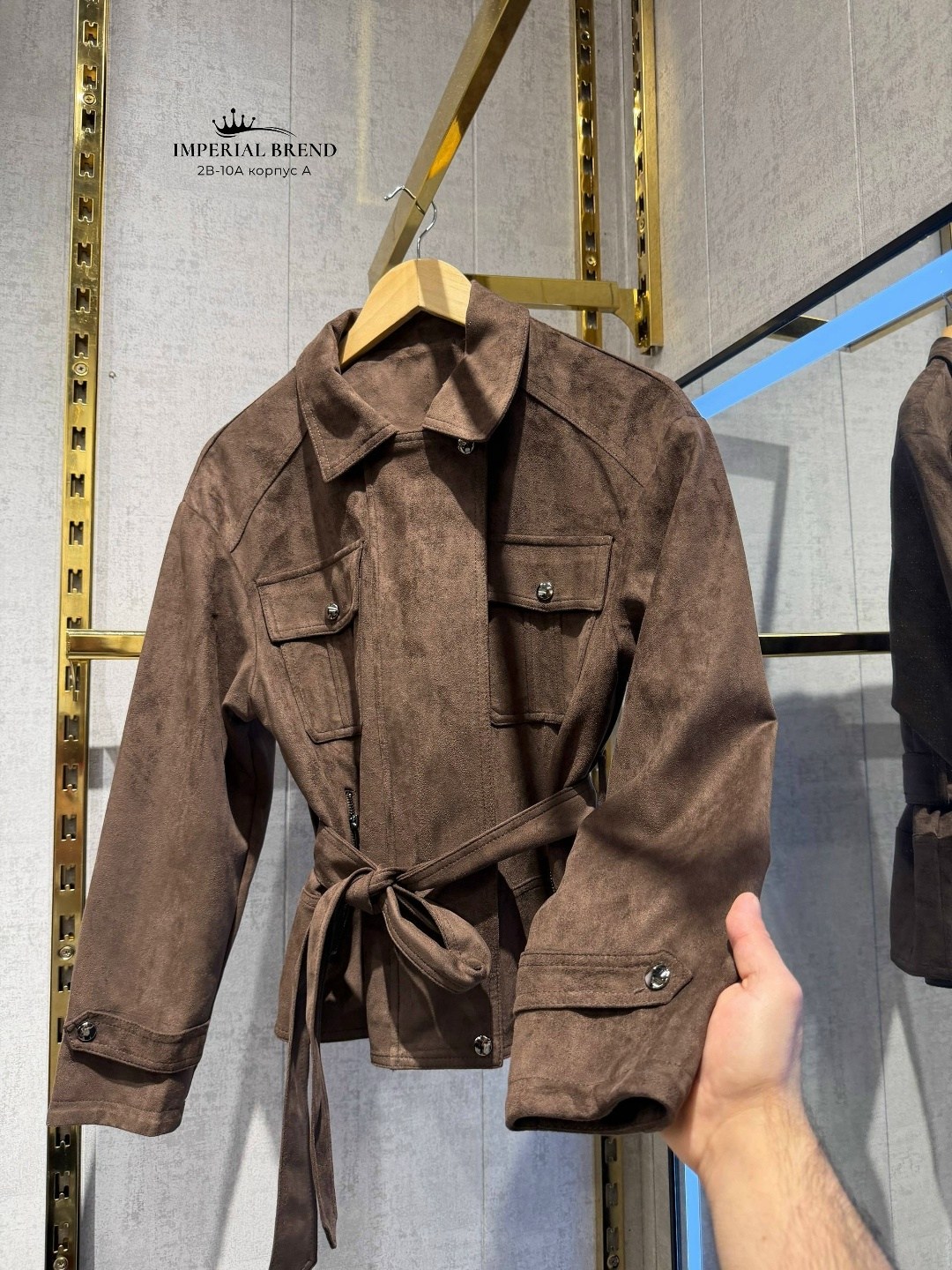 замшевая куртка,куртка женская замшевая,классическая коричневая замшевая женская куртка с поясом,замшевая куртка miu miu,замшевая куртка с поясом