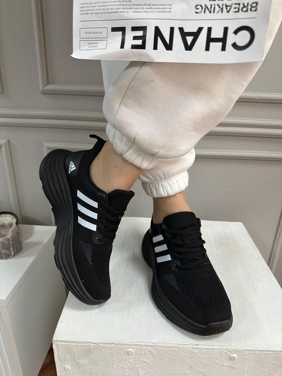 ,женские кроссовки,кроссовки adidas,спортивные кроссовки,повседневные кроссовки