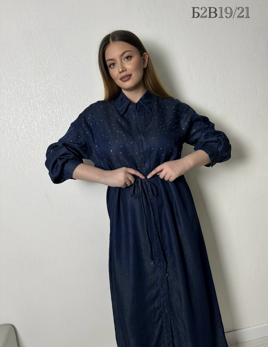 женское длинное джинсовое платье,платье джинс,джинсовое платье,женское джинсовое платье,платье рубашка джинсовое длинное офисное макси в пол aisha collection