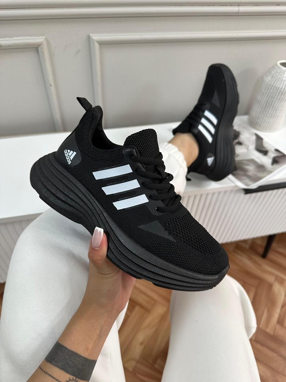 ,женские кроссовки,кроссовки adidas,спортивные кроссовки,повседневные кроссовки