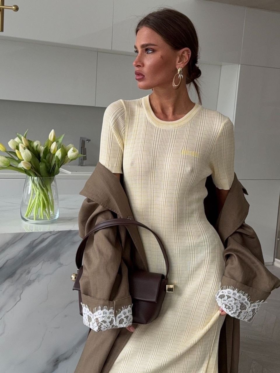 женское трикотажное платье,трикотажное платье,стильное платье,платье женское белое,элегантный наряд