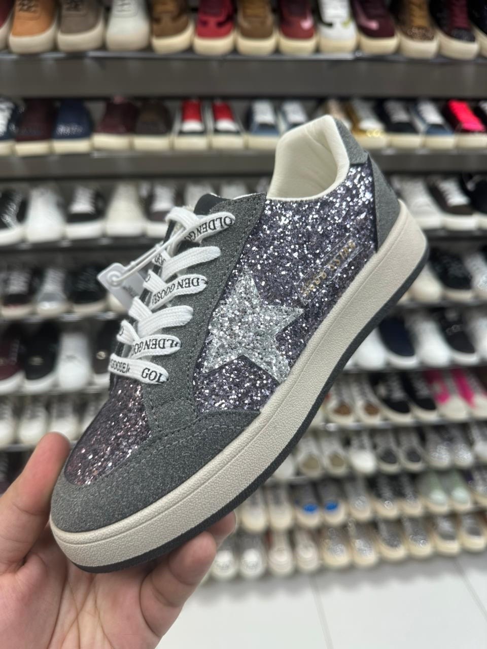 ,кроссовки golden goose с пайетками на платформе,кеды со звездами,кеды golden goose,кроссовки со звездами