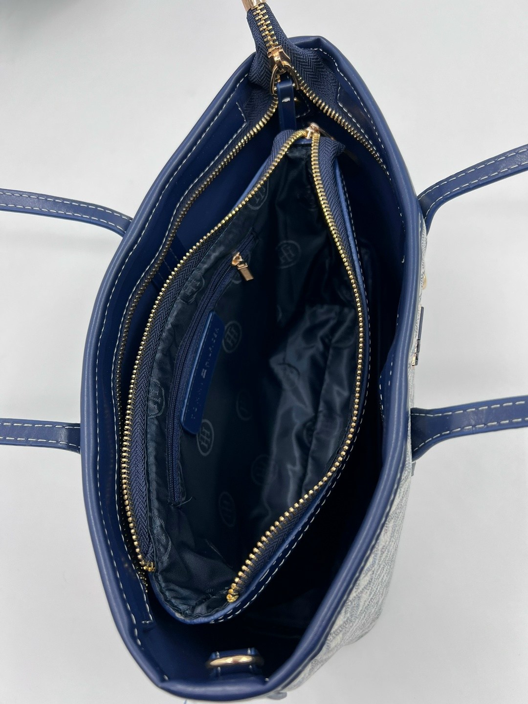 сумка tommy hilfiger,синяя сумка томми хилфигер,сумка-тоут с монограммой tommy hilfiger,сумки,женская сумка