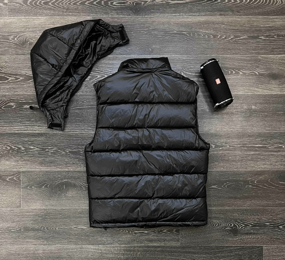 жилетка moncler,жилет moncler,жилетка moncler черная утепленная c капюшоном,пуховик мужской moncler,moncler мужской жилет