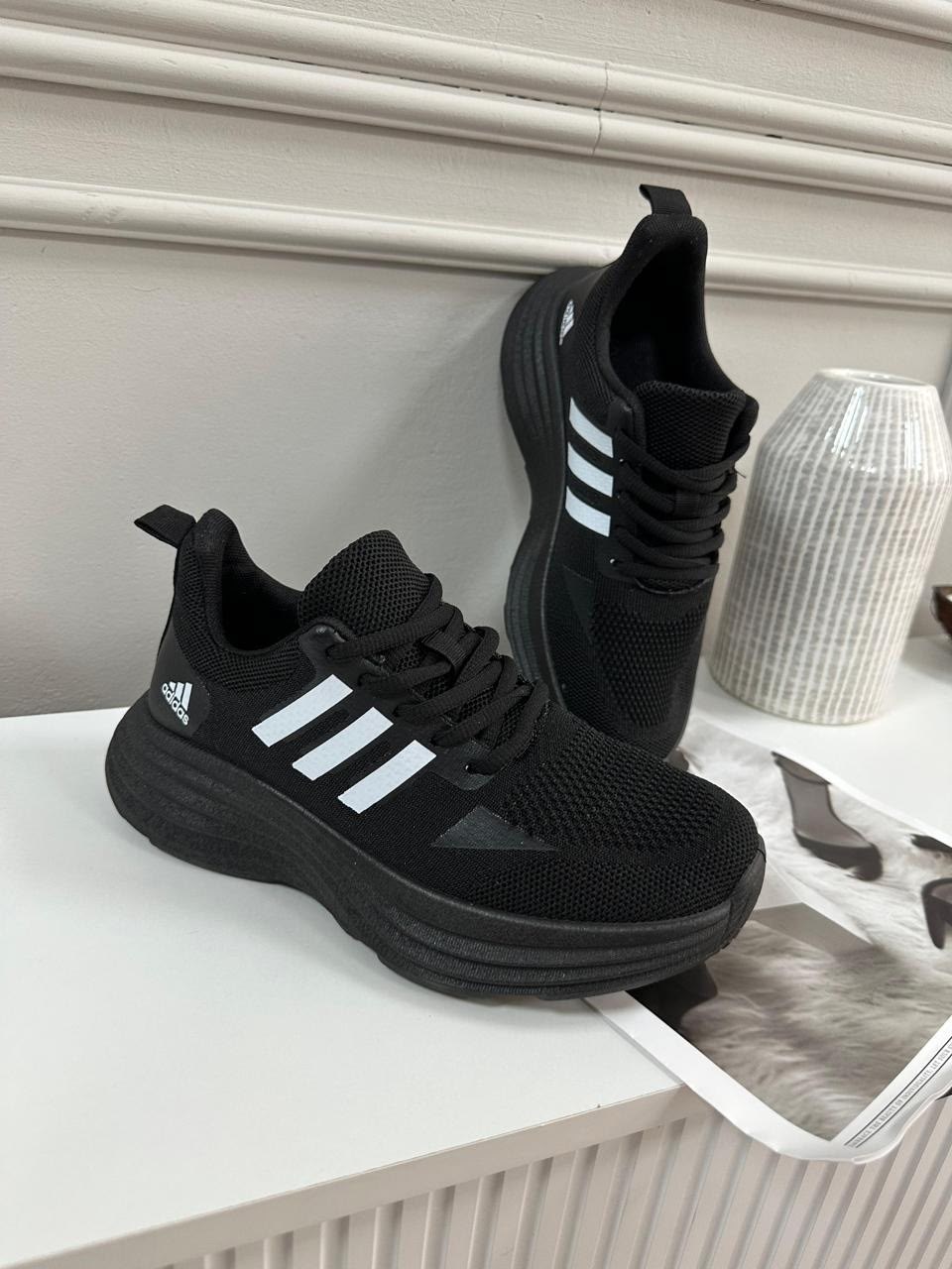 ,женские кроссовки,кроссовки adidas,спортивные кроссовки,повседневные кроссовки