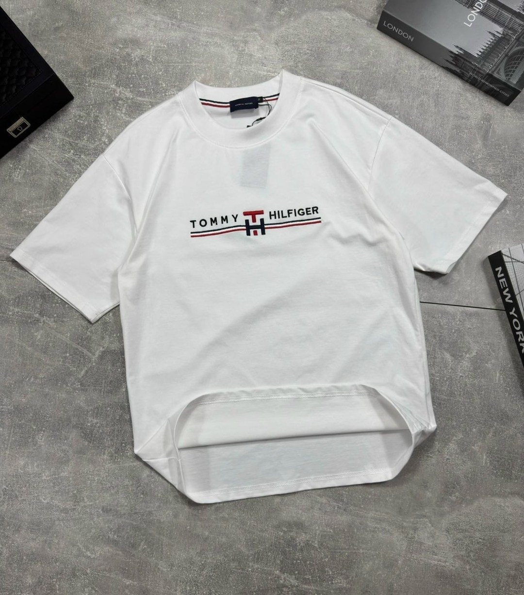 футболка мужская tommy hilfiger,футболка tommy hilfiger белый,футболка tommy hilfiger,футболка томми хилфигер реплика,белая футболка томми хилфигер
