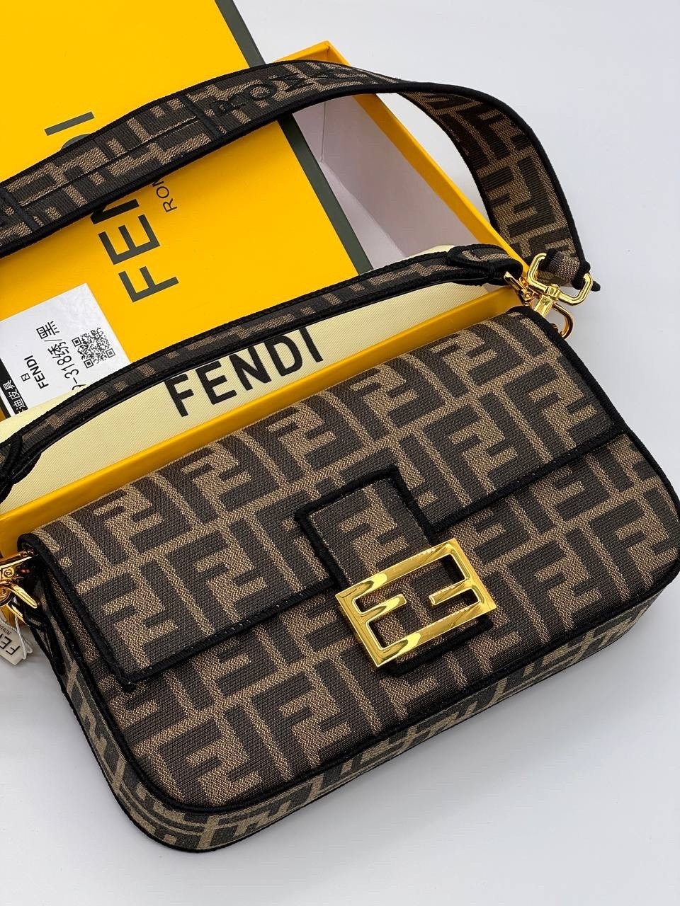 fendi сумка,женская сумка fendi,сумка fendi baguette,сумка фенди,fendi сумка на плечо