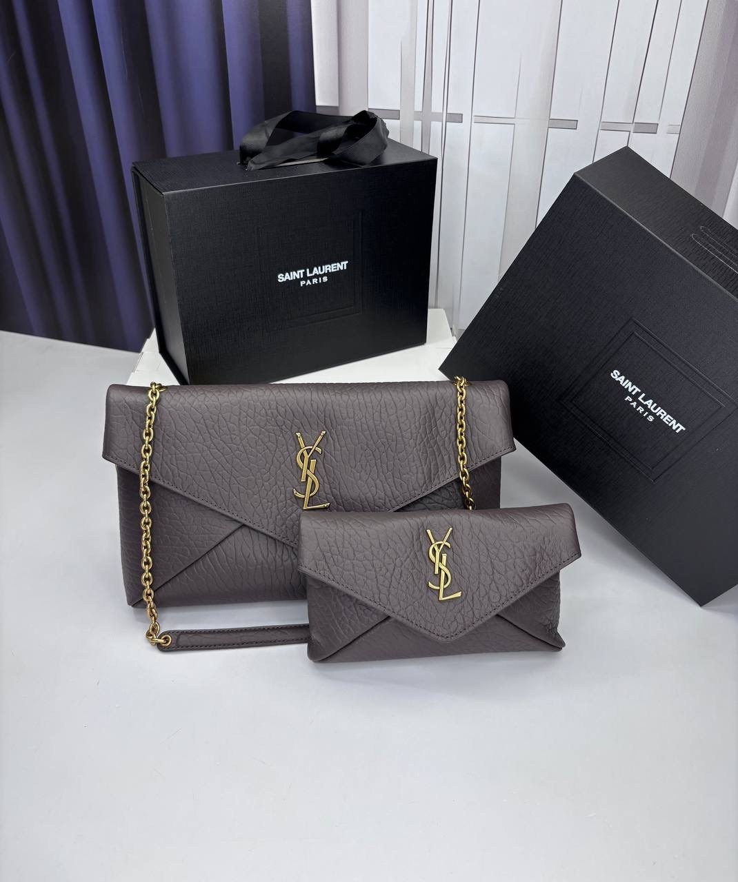 yves saint laurent сумка,cумка saint laurent,сумка на плечо saint laurent,черная женская сумка saint laurent на цепочке,женский графитовый клатч на цепочке saint laurent