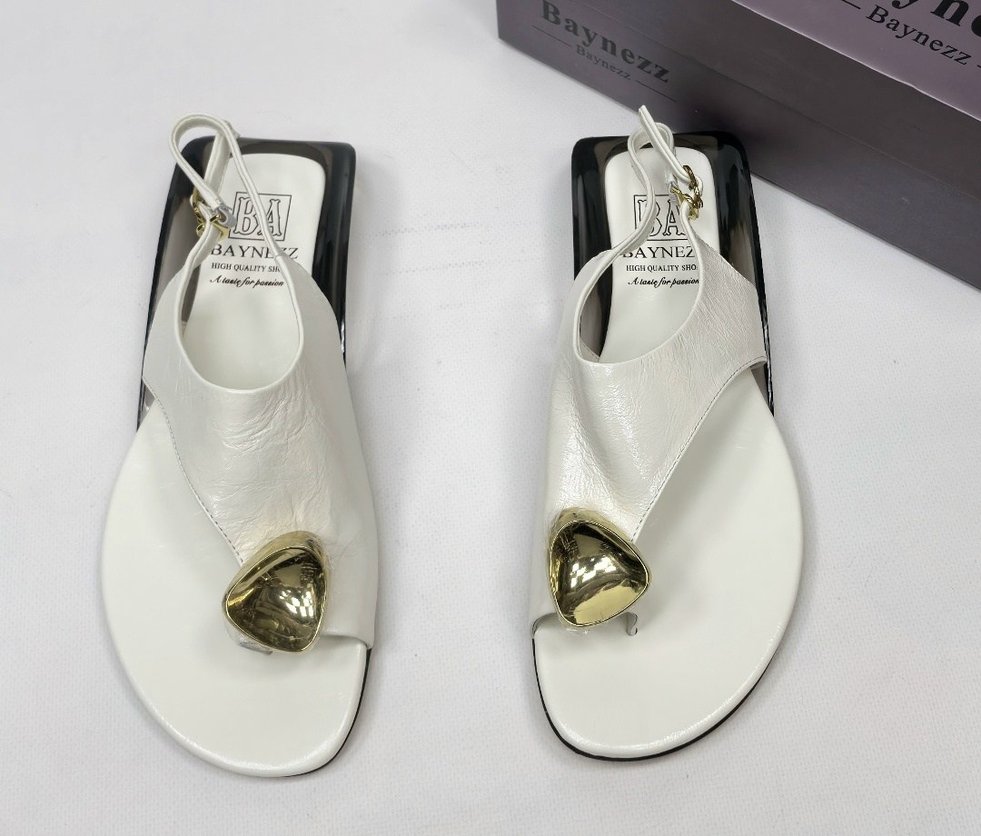 женские шлепанцы,шлепанцы valentino женские,,белые шлепанцы,женские босоножки