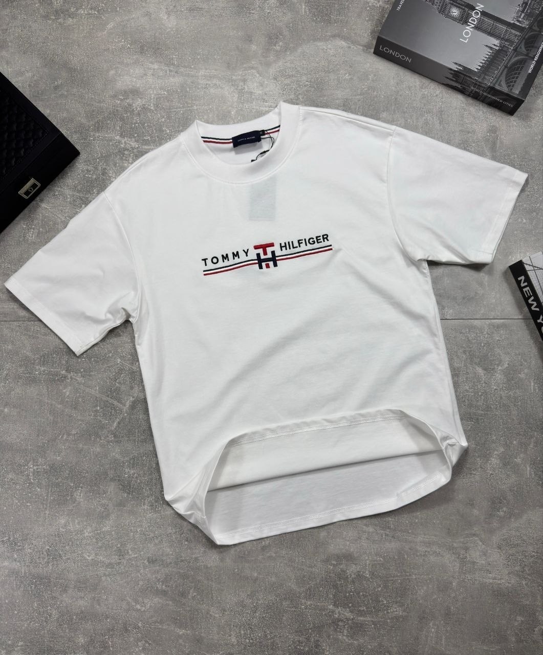футболка мужская tommy hilfiger,футболка tommy hilfiger белый,футболка tommy hilfiger,футболка томми хилфигер реплика,белая футболка томми хилфигер