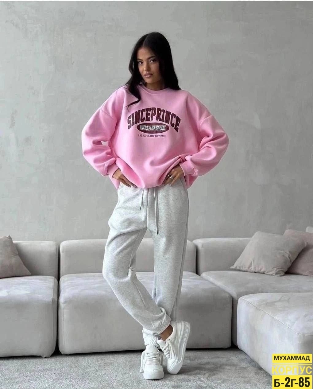 женская кофта,свитшот на флисе с круглым вырезом и принтом розовый,мягкий женский свитшот,розовый свитшот,свитшот оверсайз розовый с принтом old money assertive