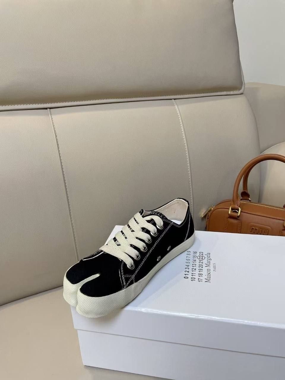 кеды-таби maison margiela,,maison margiela кеды tabi,maison margiela tabi черные низкие кроссовки,maison margiela tabi sneakers