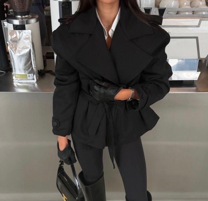 стильные наряды,тренч с поясом,короткий тренч,стили одежды кэжуал