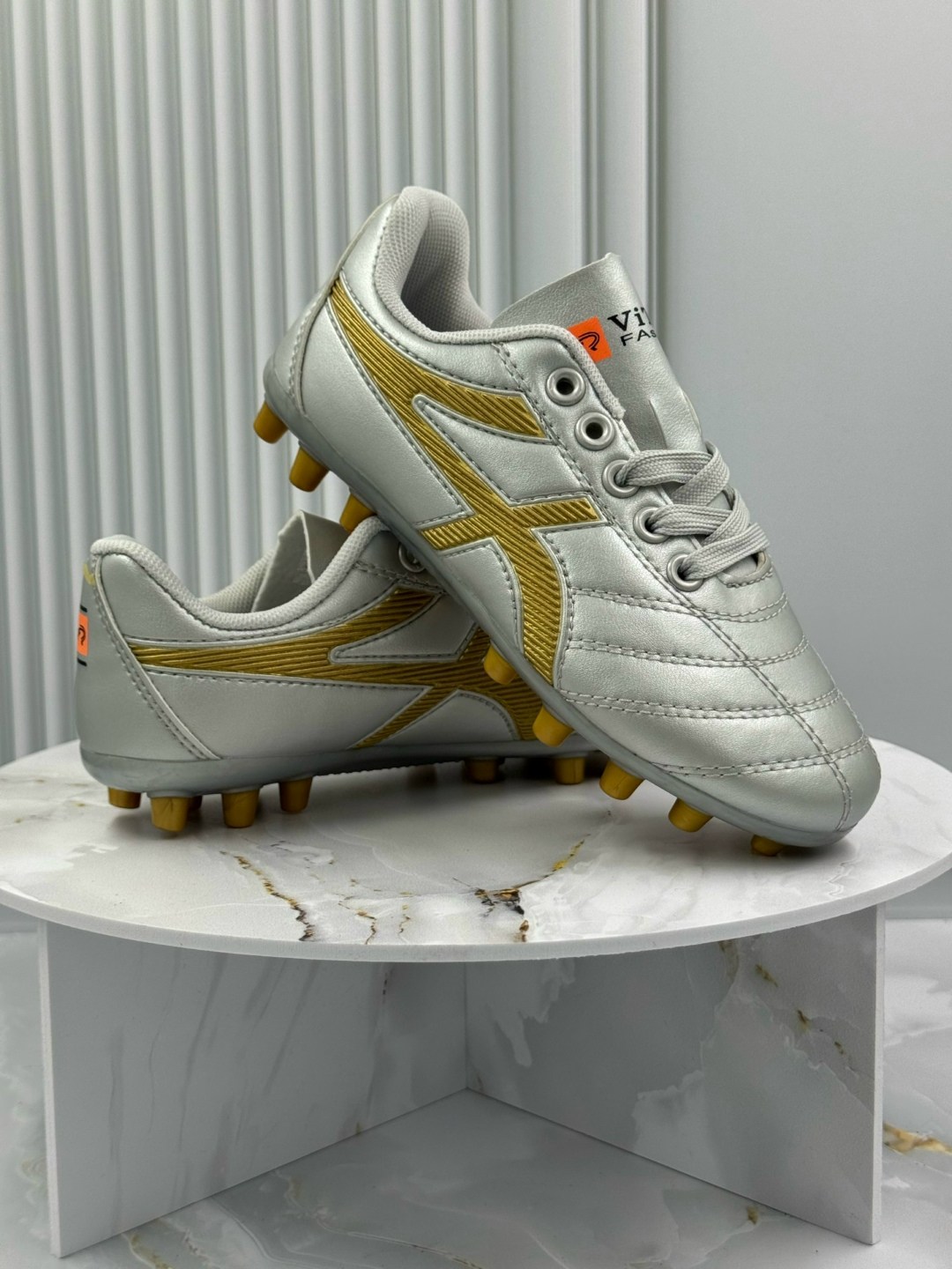 бутсы футбольные детские,футбольная бутса,футбольные бутсы с шипами,бутсы футбольные сороконожки,футбольная