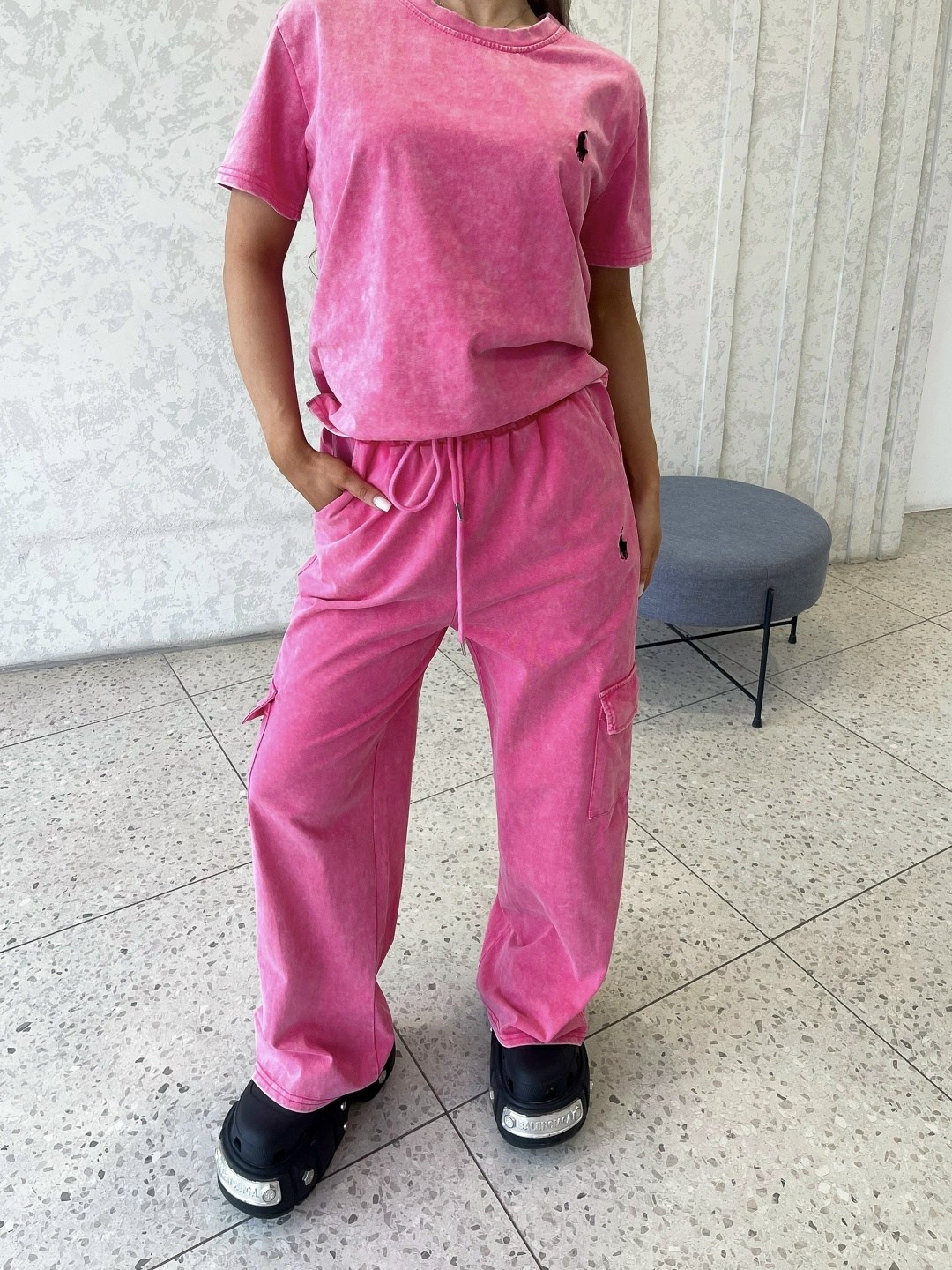 стильный костюм,костюм с карманом,костюм женский спортивный,костюм серый,костюм с брюками карго