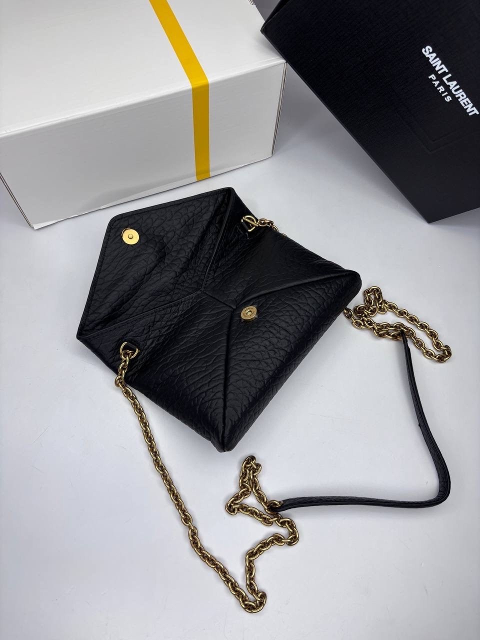 yves saint laurent сумка,cумка saint laurent,сумка на плечо saint laurent,черная женская сумка saint laurent на цепочке,женский графитовый клатч на цепочке saint laurent