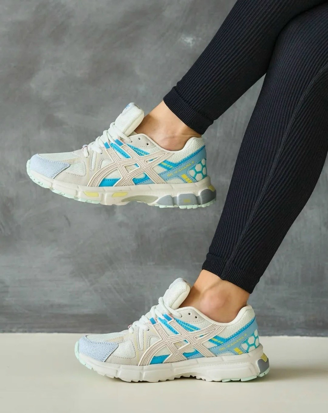 женские кроссовки,образ с кроссовками,кроссовки,базовые кроссовки женские,повседневные кроссовки