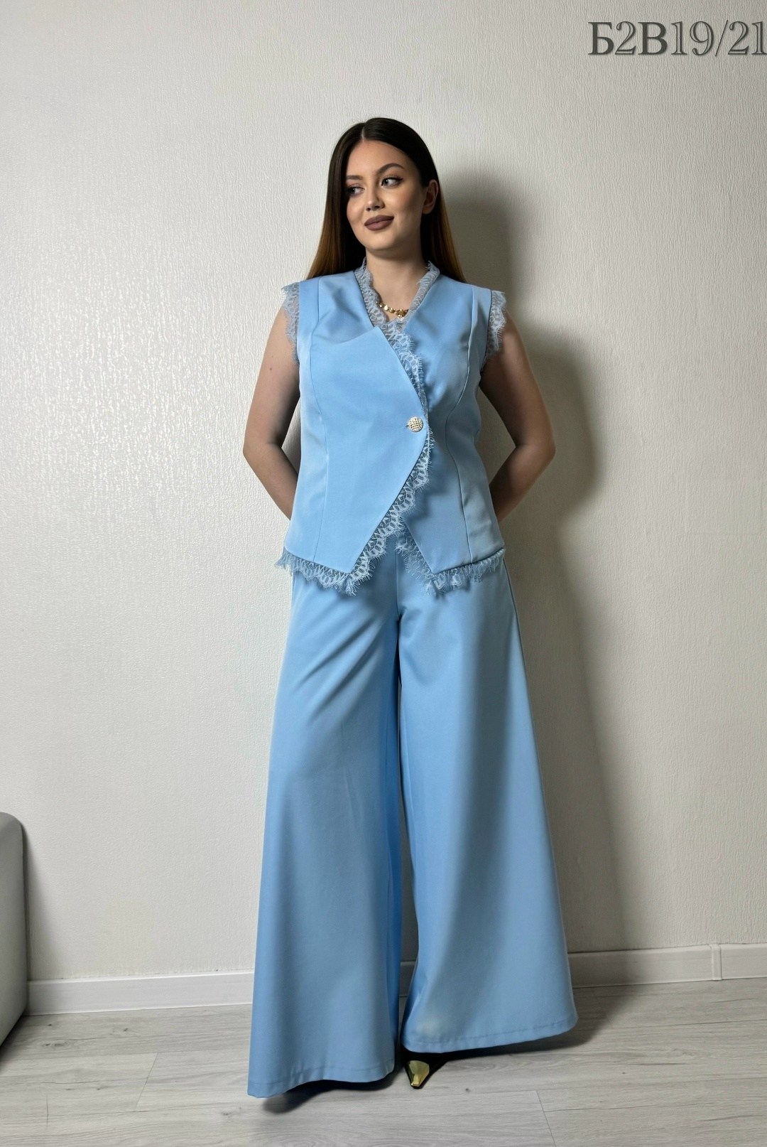 брючный костюм,костюм женский брючный,костюм брючный голубой,комплект брючный,брючный костюм с жилеткой