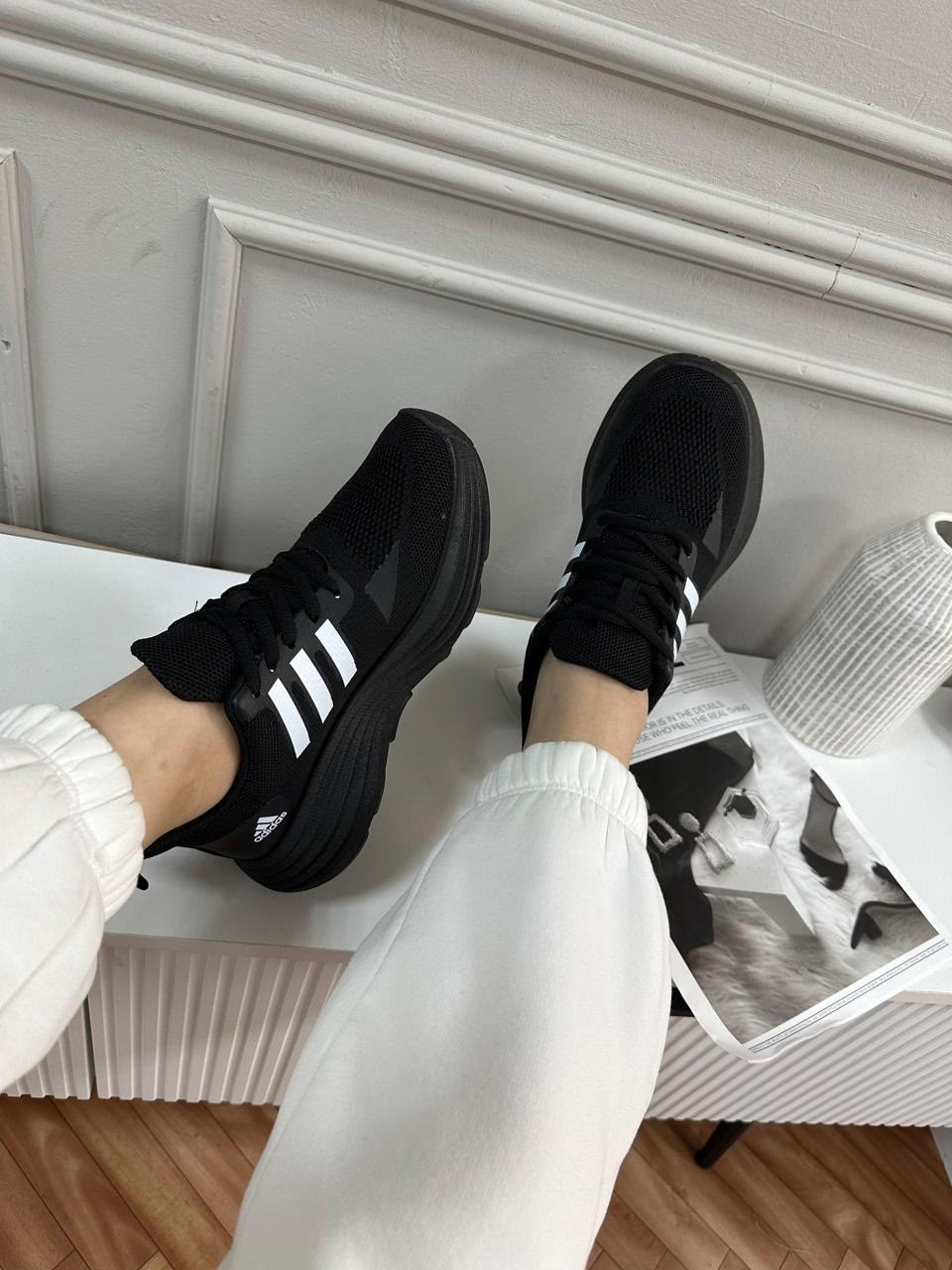 ,женские кроссовки,кроссовки adidas,спортивные кроссовки,повседневные кроссовки