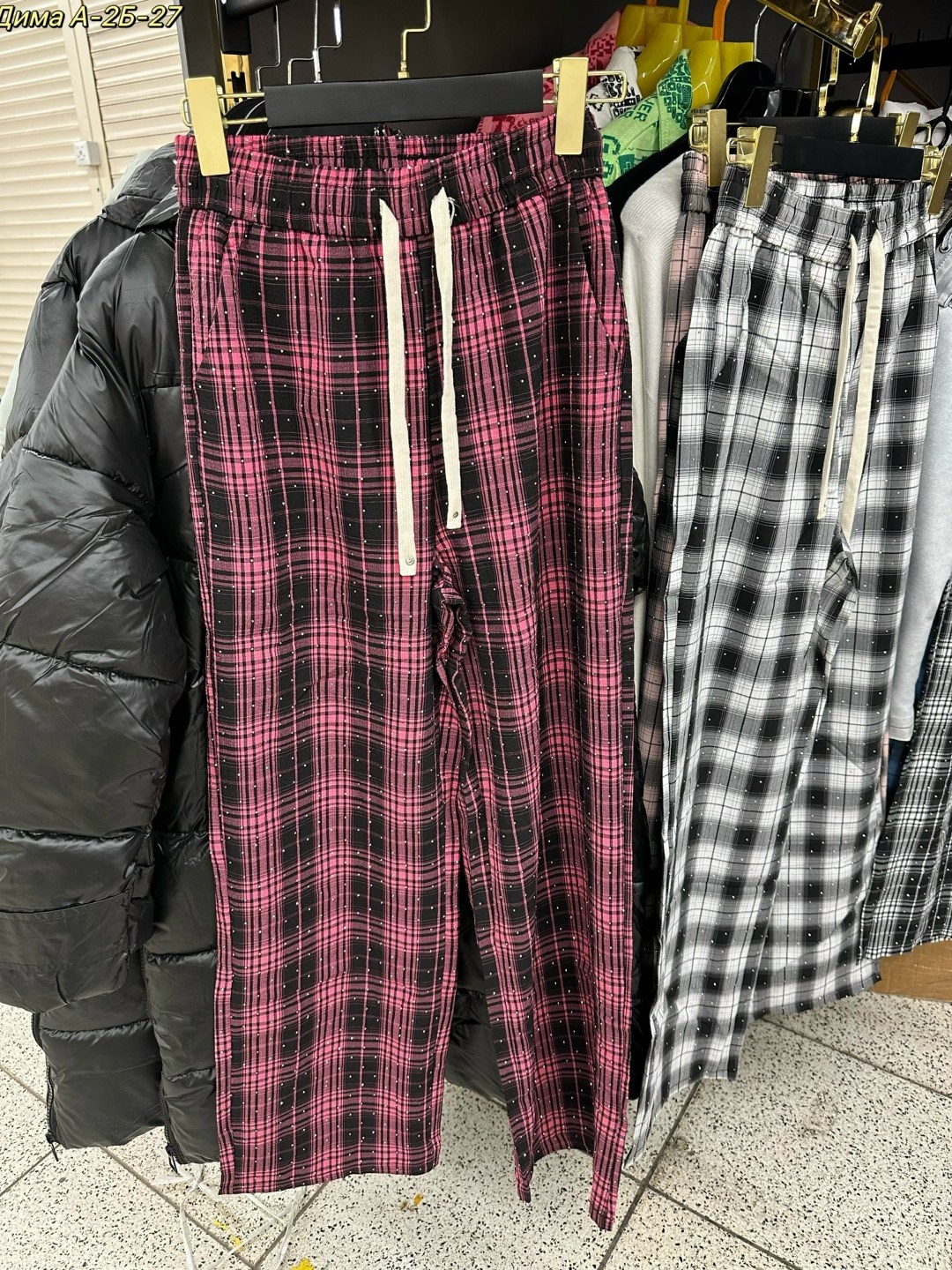 широкие брюки в клетку,женские клетчатые брюки houzhou harajuku,брюки женские клетчатые в стиле эмо,брюки женские в клетку,штаны в клетку