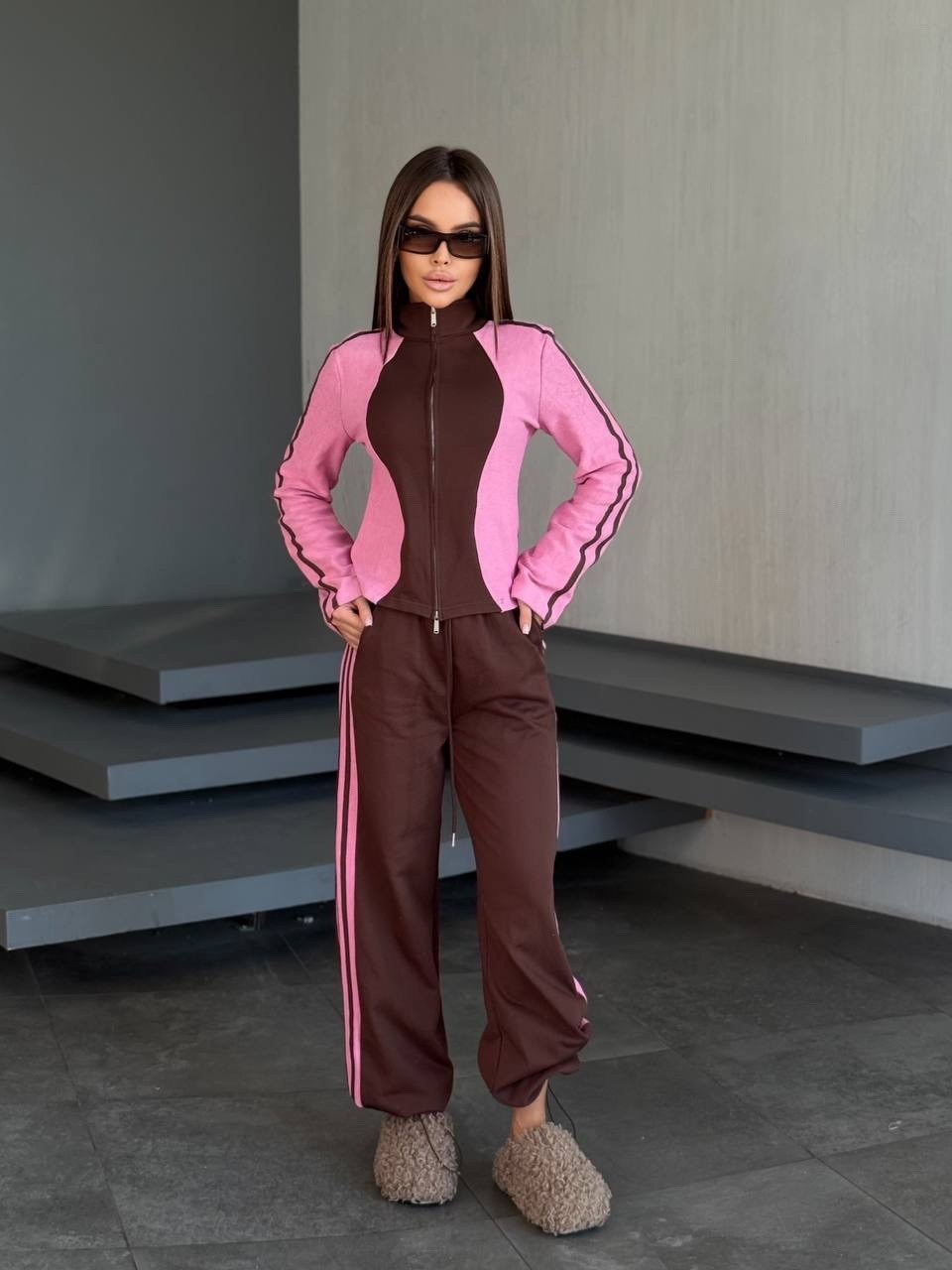 костюм с лампасами,спортивный костюм,женский спортивный костюм,стильные костюмы,спортивный костюм женский с лампасами