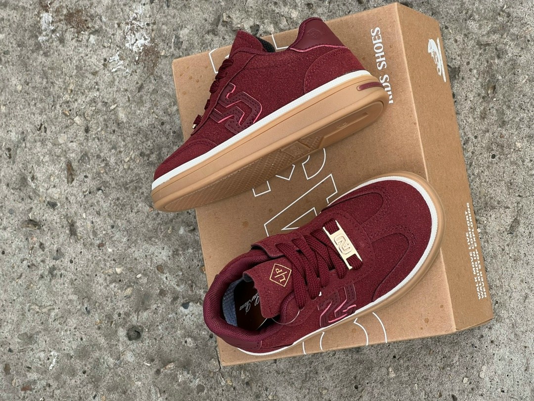 ,женские кроссовки,кроссовки бордовые,бордовые кроссовки виннер,обуви