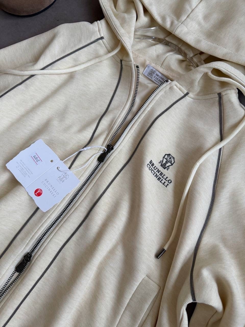 женский бежевый костюм loro piana premium,стильные костюмы,костюм бежевый,костюмы женские,костюм спортивный женский