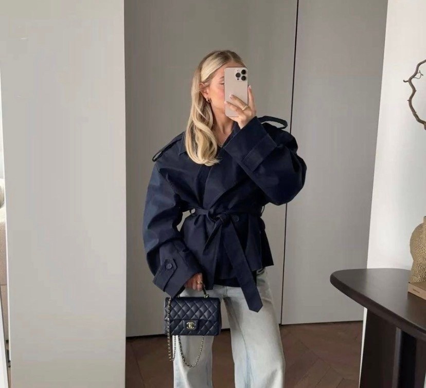 стильные наряды,тренч с поясом,короткий тренч,стили одежды кэжуал