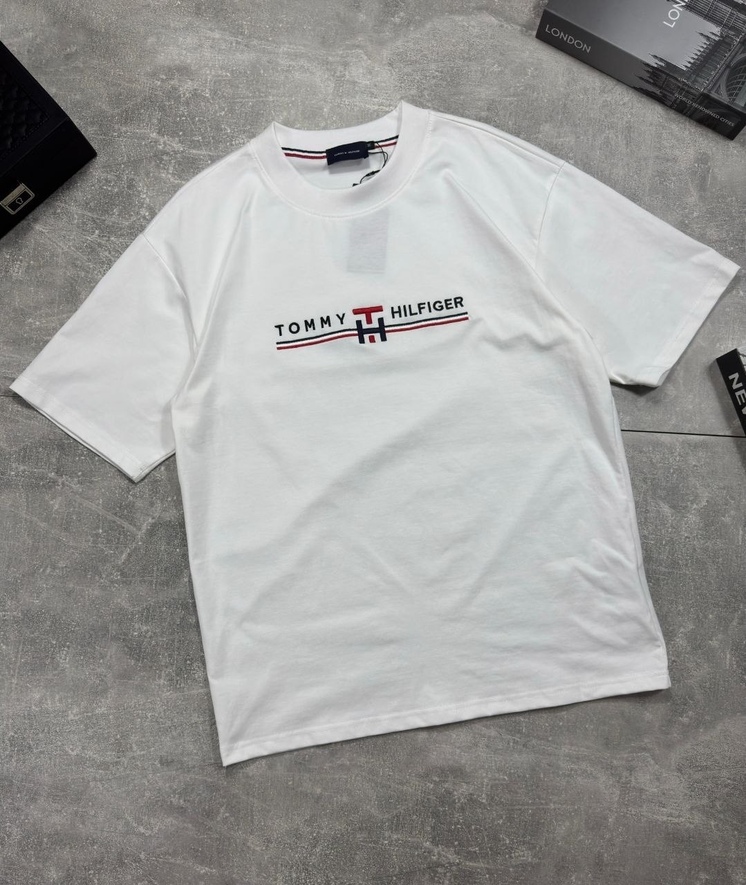 футболка мужская tommy hilfiger,футболка tommy hilfiger белый,футболка tommy hilfiger,футболка томми хилфигер реплика,белая футболка томми хилфигер