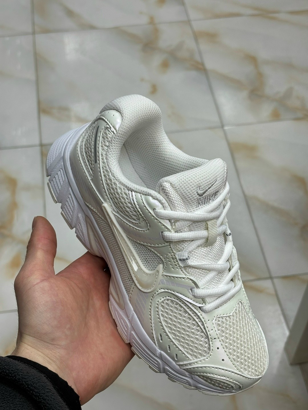 кроссовки для женщин nike initiator pink,nike кроссовки,женские беговые кроссовки nike initiator ярко-розовый,кроссовки nike v 2 k run,кроссовки беговые женские