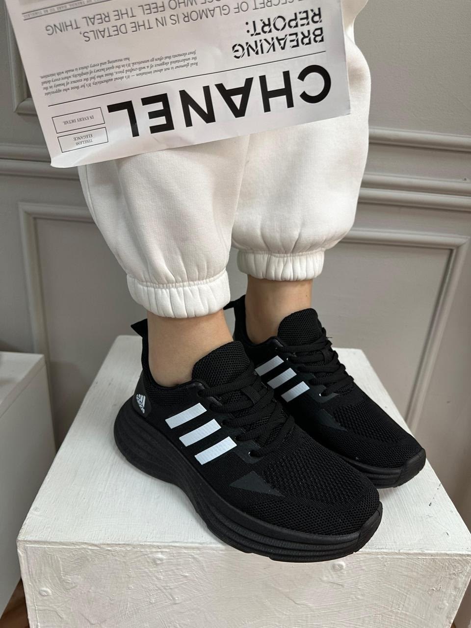 ,женские кроссовки,кроссовки adidas,спортивные кроссовки,повседневные кроссовки