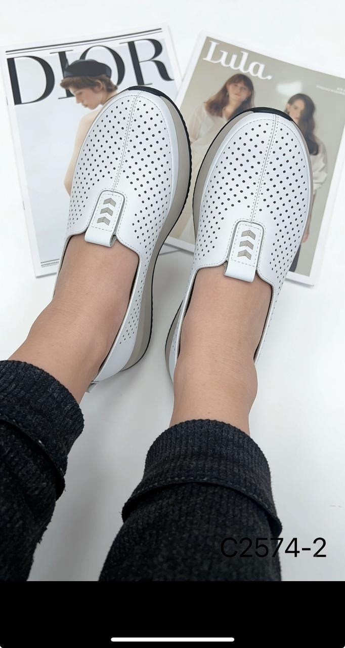 слипоны с перфорацией женские,,лоферы с перфорацией женские,мокасины женские кожаные с перфорацией,женские мокасины