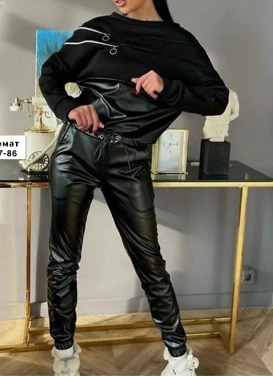 костюм двойка эко-кожа,стильные костюмы,женский костюм кофта+штаны из эко кожи,костюм из экокожи женский,женский костюм экокожа кофта и штаны джоггеры эко кожа двойка комплект