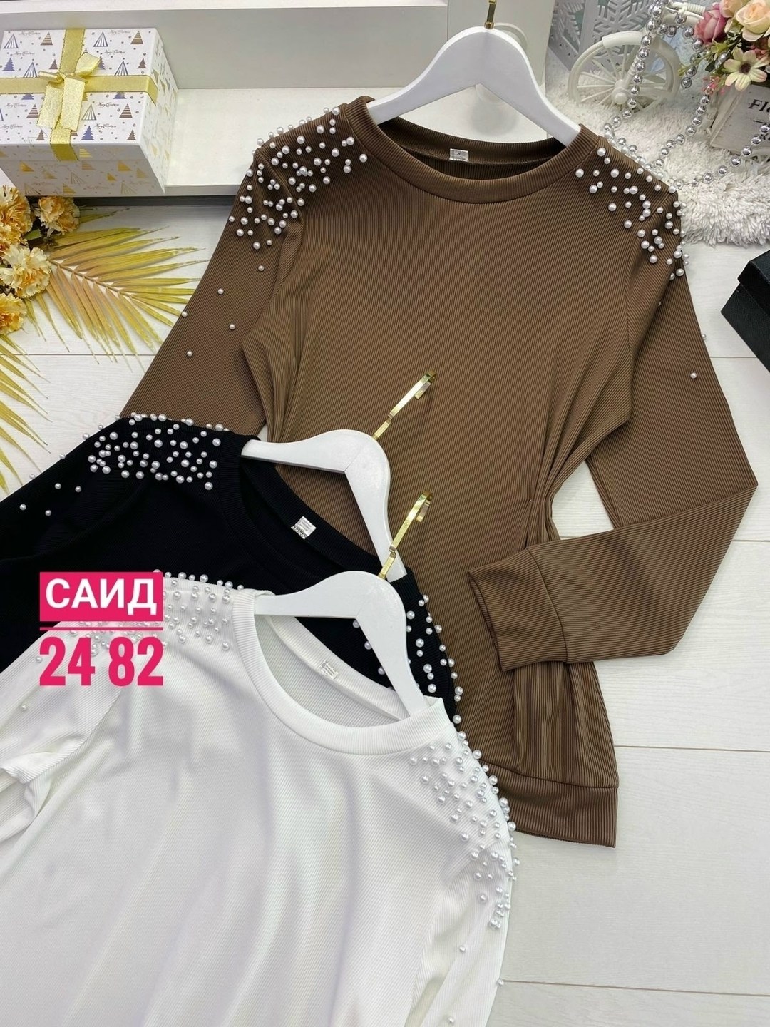 кофта с бусинками,кофта женская,женская кофта коричневая,украшение свитера бусинами,кофта женская трикотажная с бусинами