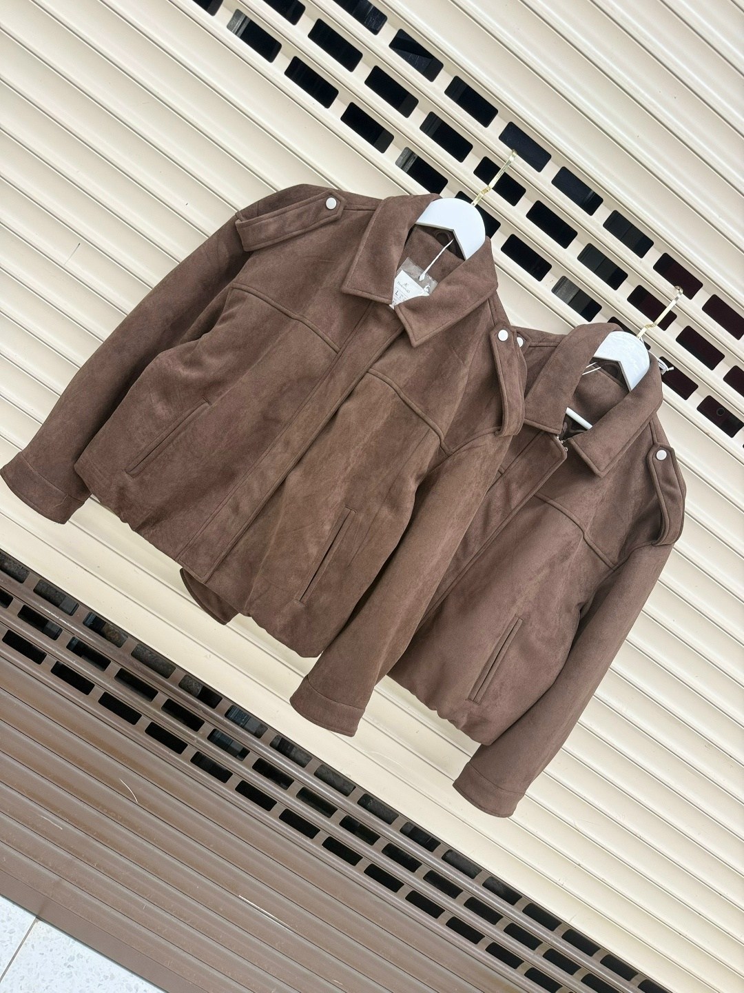 куртка бомбер,замшевая куртка,женская куртка бомбер из эко замши коричневого цвета,куртка из замши,куртка из экозамши