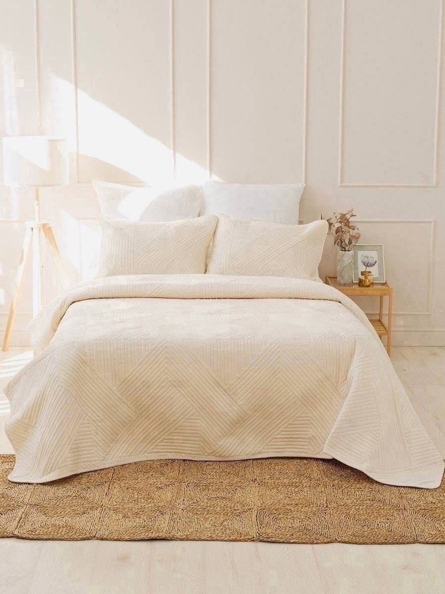 romance покрывало велюровое стеганое 220х240см,покрывало на кровать стеганое romance 220х240 см велюр евро темно-кремовый,покрывало на кровать стеганое romance 220х240 см велюр евро капучино,покрывало