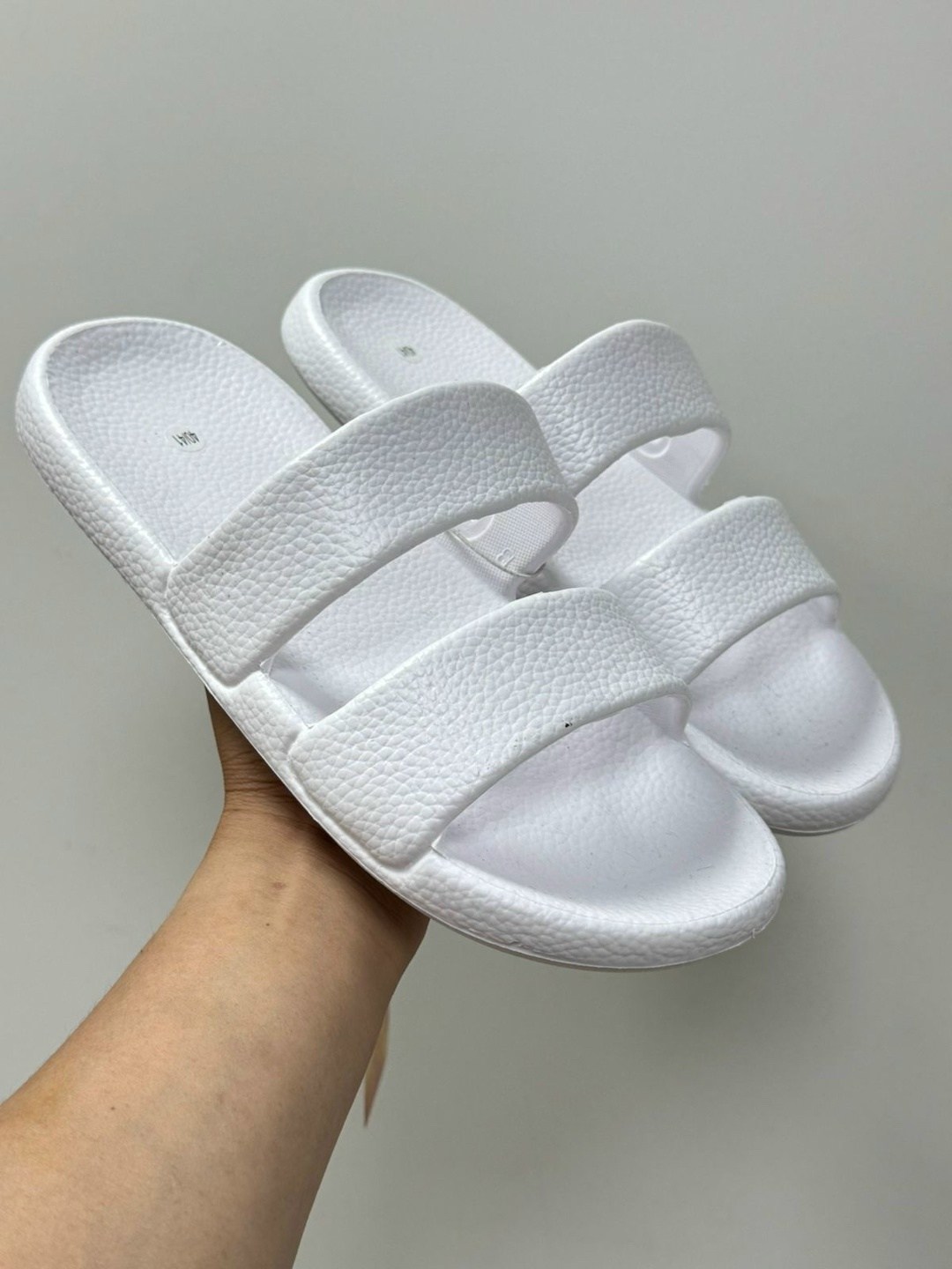,женские шлепанцы,комнатные шлепанцы,шлепки женские,белые шлепанцы