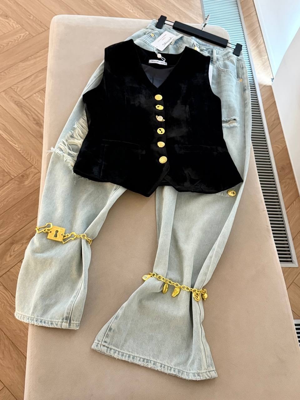 стильные джинсы,джинсы широкие,женские джинсы широкие,женские жилеты,женские джинсы