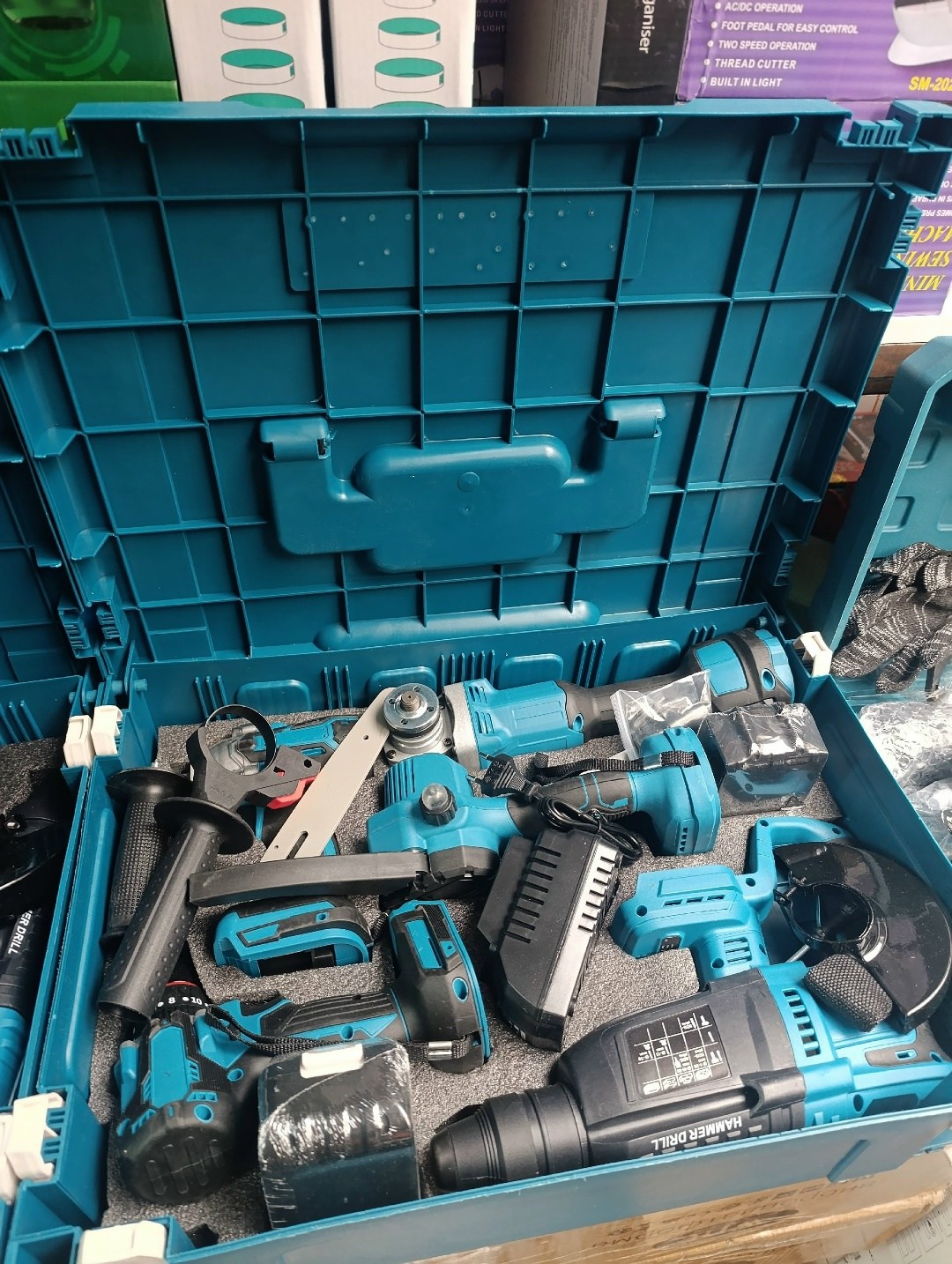 набор аккумуляторного инструмента makita 4в1,набор аккумуляторного инструмента makita 4 в 1,набор аккумуляторных инструментов макита 4 в 1,набор аккумуляторного инструмента makita,makita набор аккумул