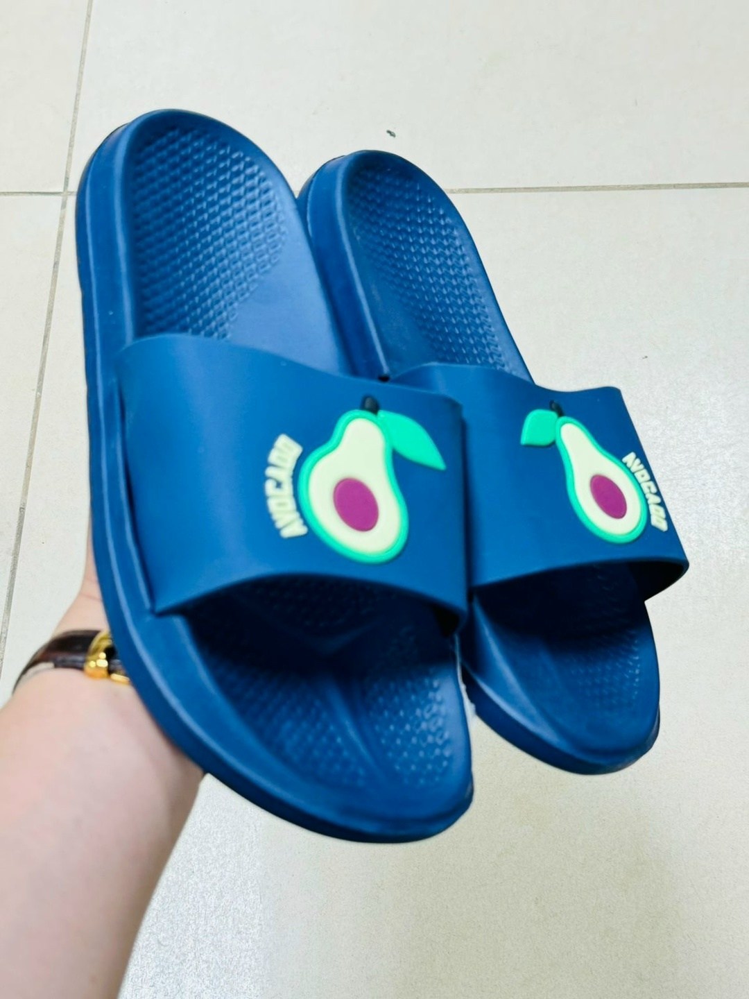 ,женские шлепанцы,шлепки женские,тапочки модные,сланцы