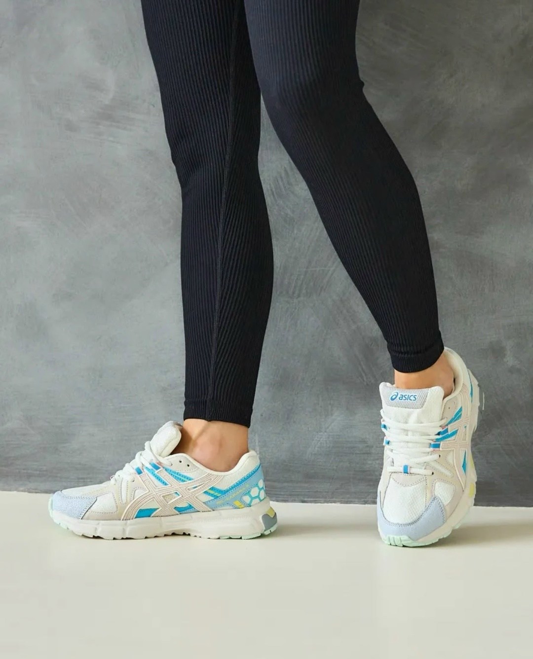 женские кроссовки,образ с кроссовками,кроссовки,базовые кроссовки женские,повседневные кроссовки