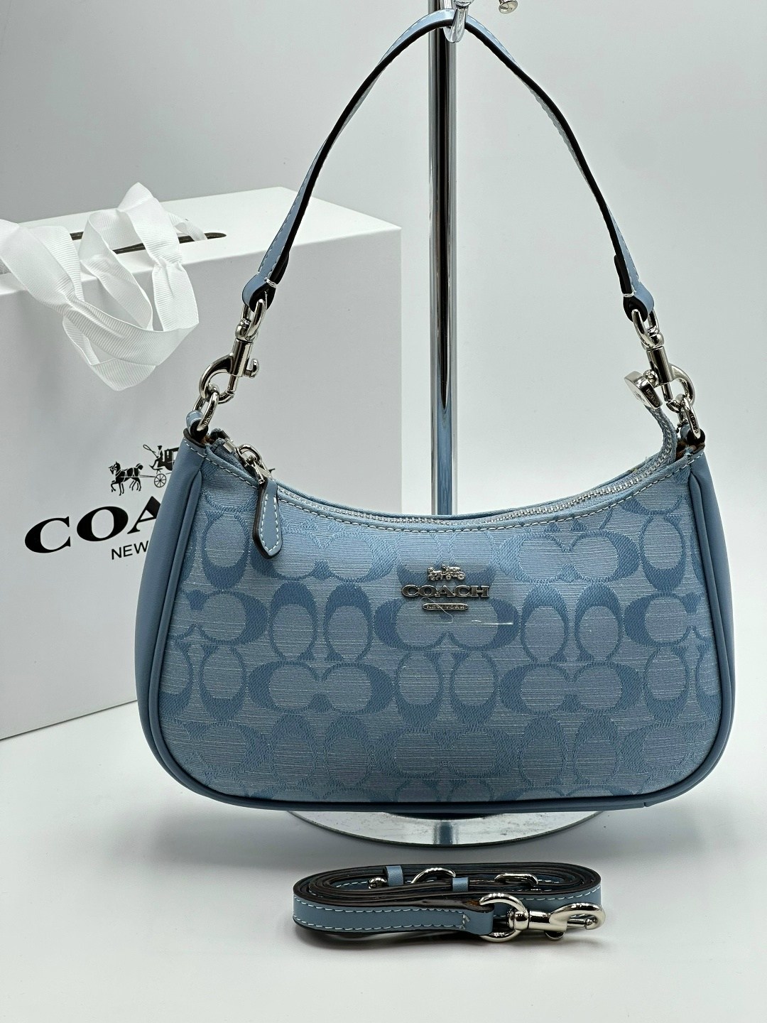 женская сумка coach,сумка coach голубая,сумка coach,сумки через плечо coach,coach сумка на плечо