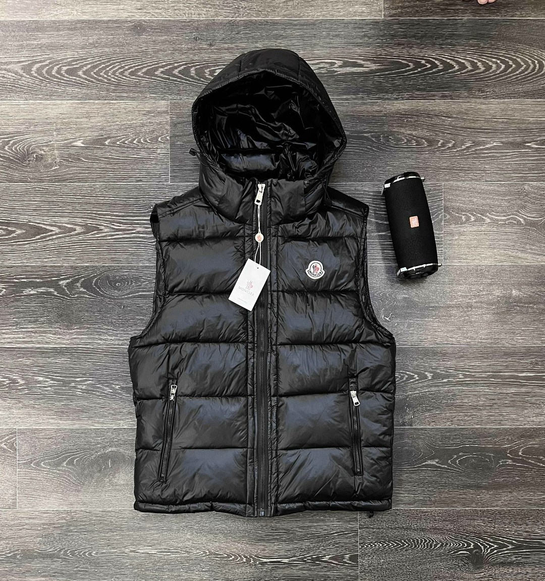 жилетка moncler,жилет moncler,жилетка moncler черная утепленная c капюшоном,пуховик мужской moncler,moncler мужской жилет