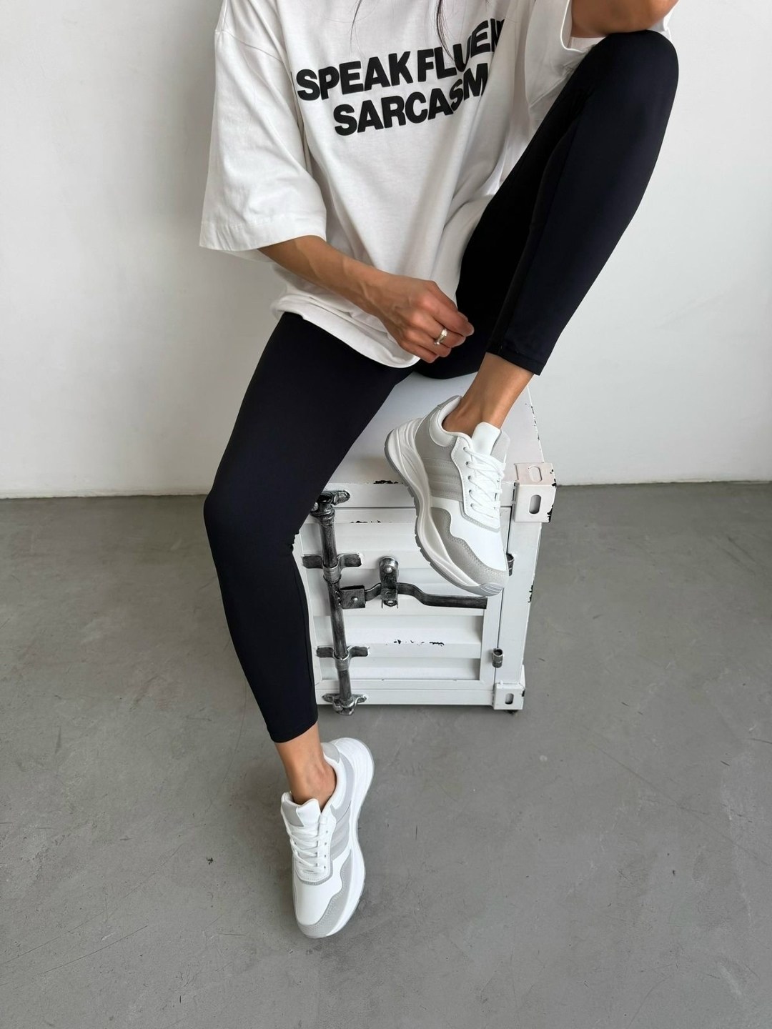 ,женские кроссовки,белые кроссовки женские,белые кроссовки,стильные кроссовки